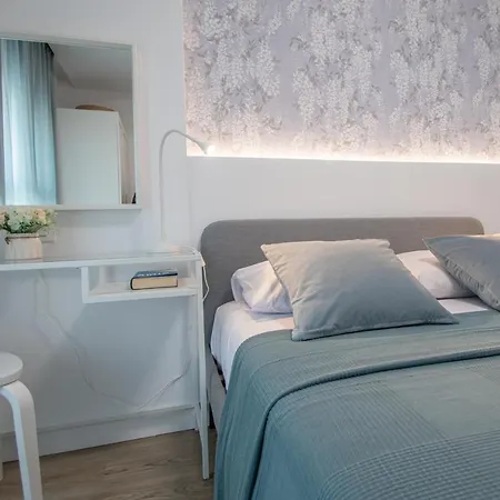 Sunset Apartment *